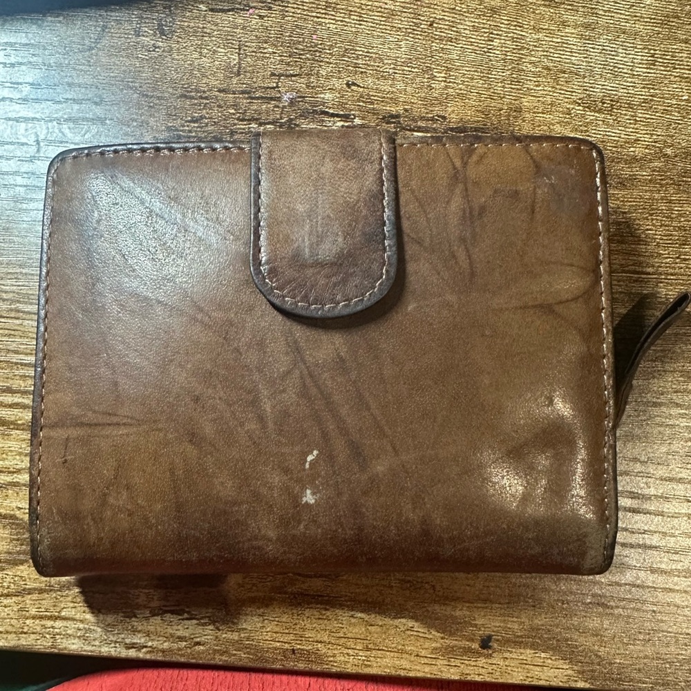 Cute brown wallet. 💳 💋🩶